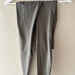 Lululemon Base Pace Army green